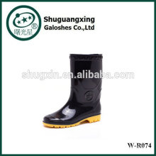 Plano inferior moda de botas de lluvia W-R074 lluvia zapatos con monograma PVC hombre